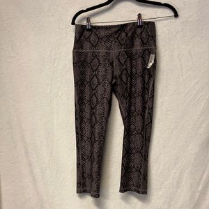 DSG hi-rise capri leggings